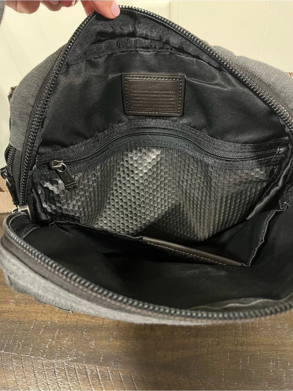 Tumi Alpha Bravo Annapolis Shoulder Bag Business Casual Leather Luxury Premium